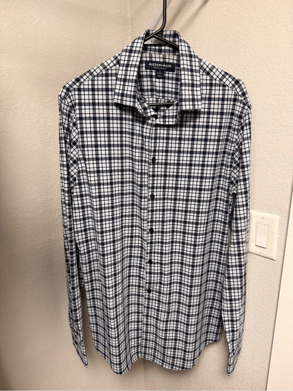 Mizzen+Main Performance Men’s Button Down Dress Shirt- NWOT- Medium Trim Tall